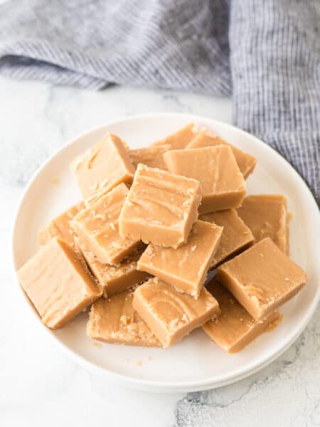 easy peanut butter fudge on a plate